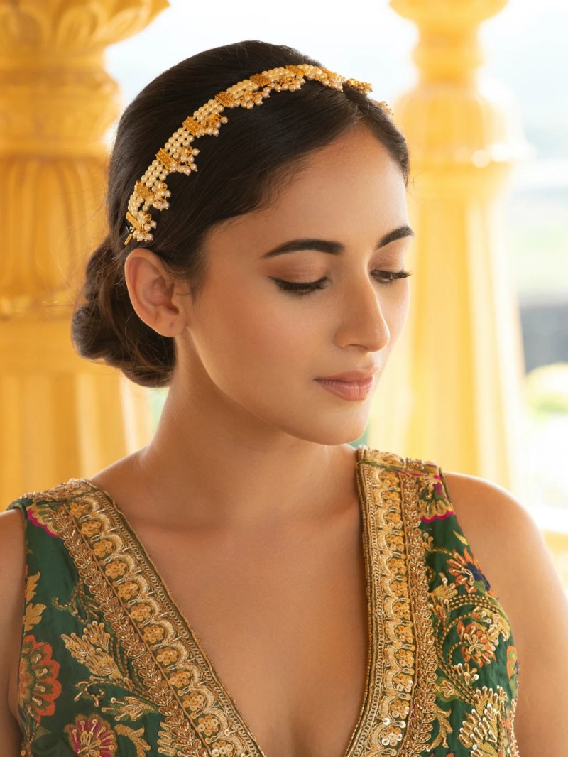 Brides Slaying Their Open Hairstyles With Maang Tikka Or Matha Patti